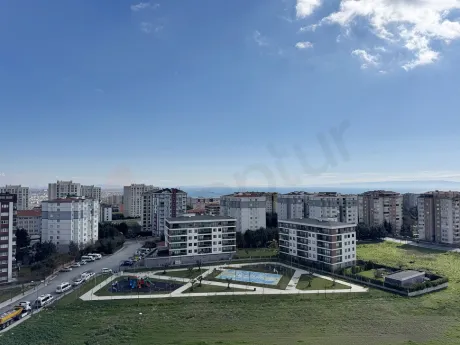 İstanbul Beylikdüzü'nde binaların ve denizin birleştiği geniş açılı panoramik manzara görseli.