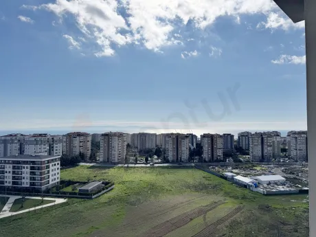 Beylikdüzü sahilinde geniş açılı panoramik deniz ve şehir manzarası.