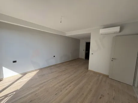 Modern ve ferah bir yatak odasının iç mekan görünümü