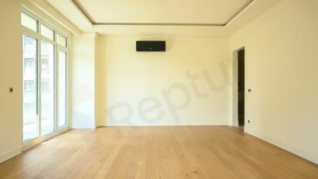 Beyoğlu'nda Satılık Lüks Daire: Kapalı Havuz ve Sosyal Tesis