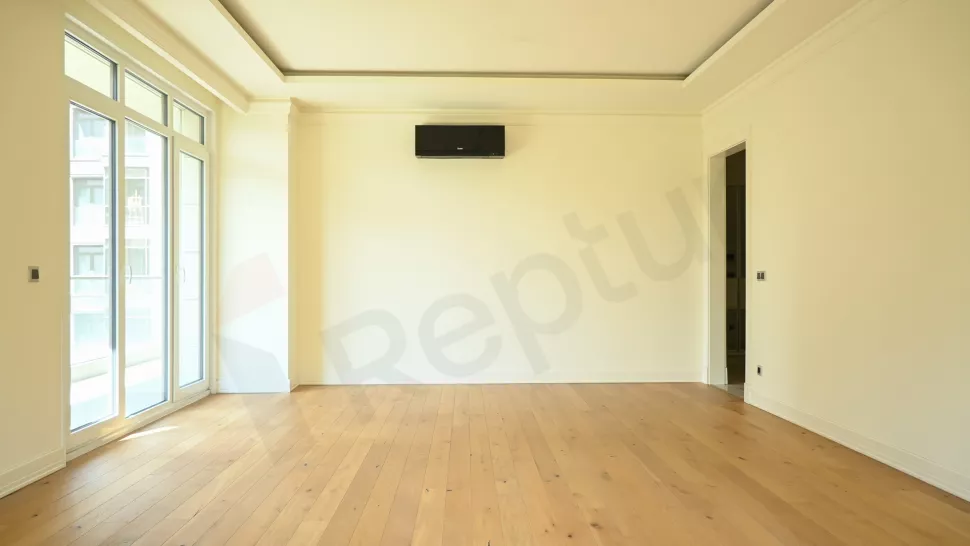 Beyoğlu'nda Satılık Lüks Daire: Kapalı Havuz ve Sosyal Tesis