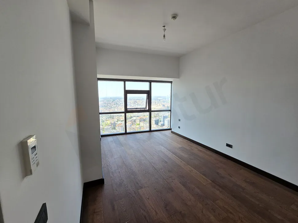 Modern ve geniş bir yatak odası iç mekan görünümü.