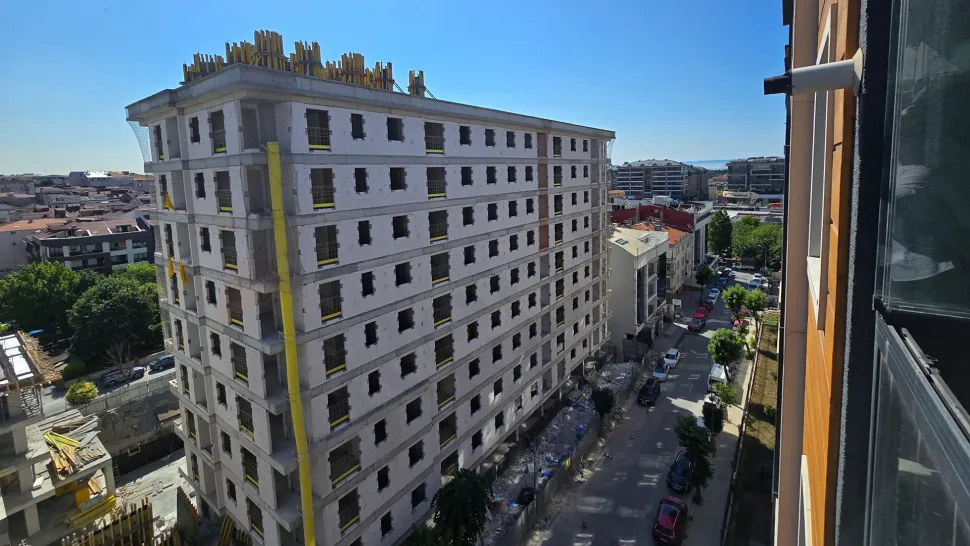 Sekizinci kattan çekilmiş geniş ve panoramik İstanbul şehir manzarası