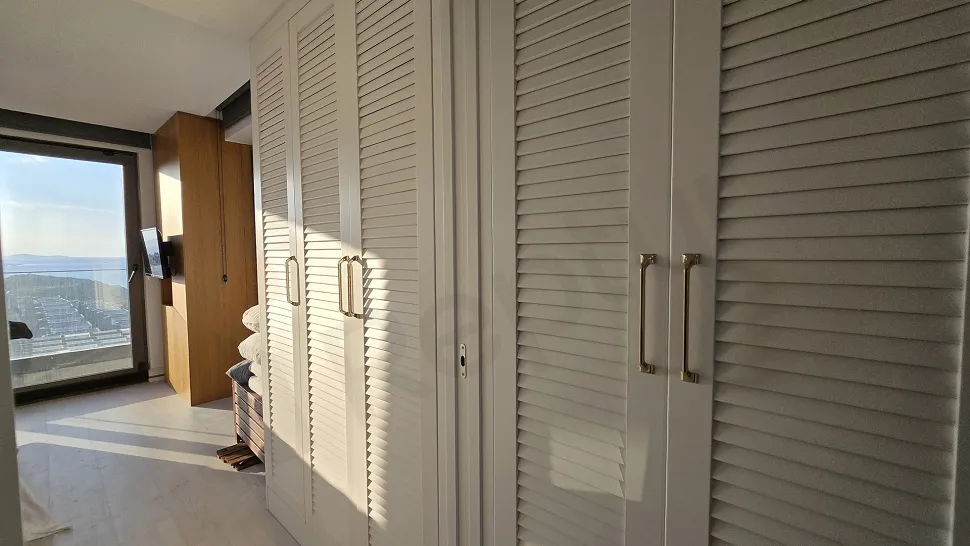 Muğla Milas'ta Taşınmaya Hazır, Deniz ve Koy Manzaralı Satılık 3+1 Villa