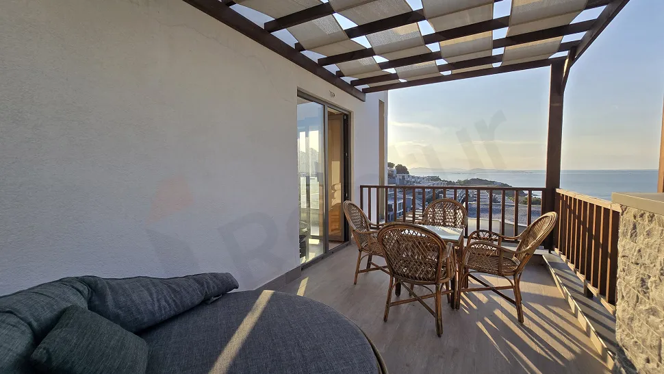 Muğla Milas'ta Taşınmaya Hazır, Deniz ve Koy Manzaralı Satılık 3+1 Villa