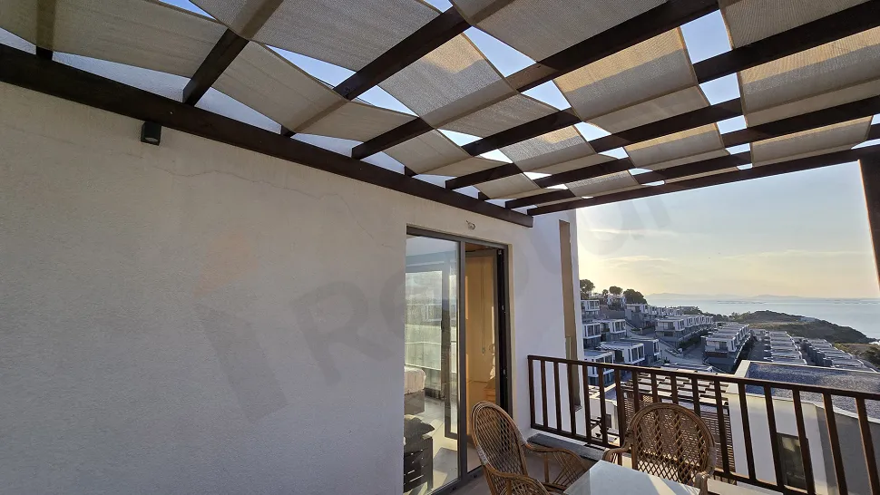 Muğla Milas'ta Taşınmaya Hazır, Deniz ve Koy Manzaralı Satılık 3+1 Villa