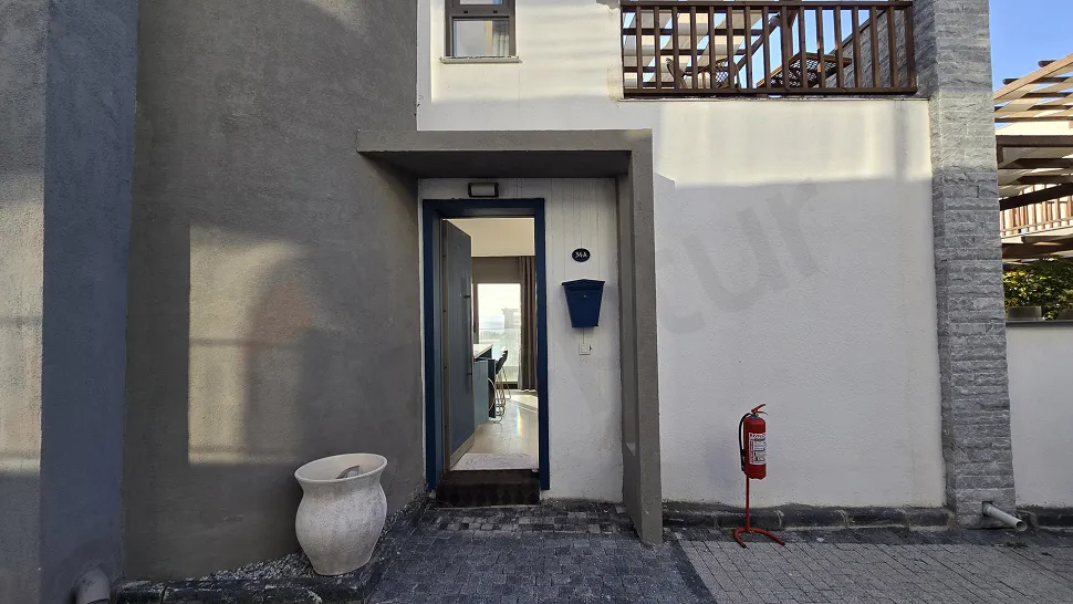 Muğla Milas'ta Taşınmaya Hazır, Deniz ve Koy Manzaralı Satılık 3+1 Villa
