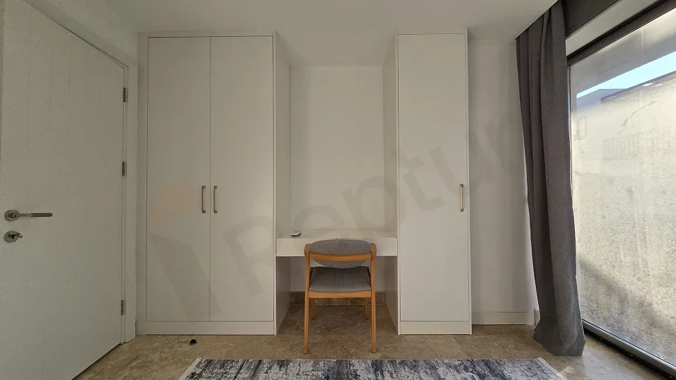Muğla Milas'ta Taşınmaya Hazır, Deniz ve Koy Manzaralı Satılık 3+1 Villa