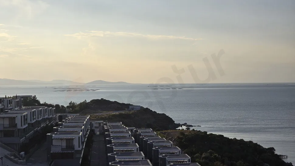 Muğla Milas'ta Taşınmaya Hazır, Deniz ve Koy Manzaralı Satılık 3+1 Villa
