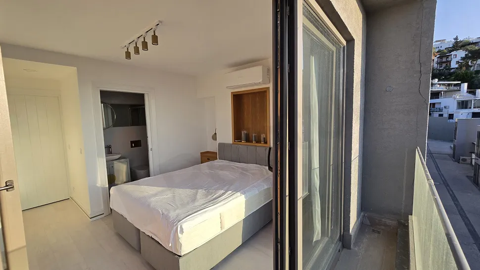 Muğla Milas'ta Taşınmaya Hazır, Deniz ve Koy Manzaralı Satılık 3+1 Villa