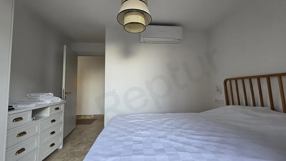 Muğla Milas'ta Taşınmaya Hazır, Deniz ve Koy Manzaralı Satılık 3+1 Villa