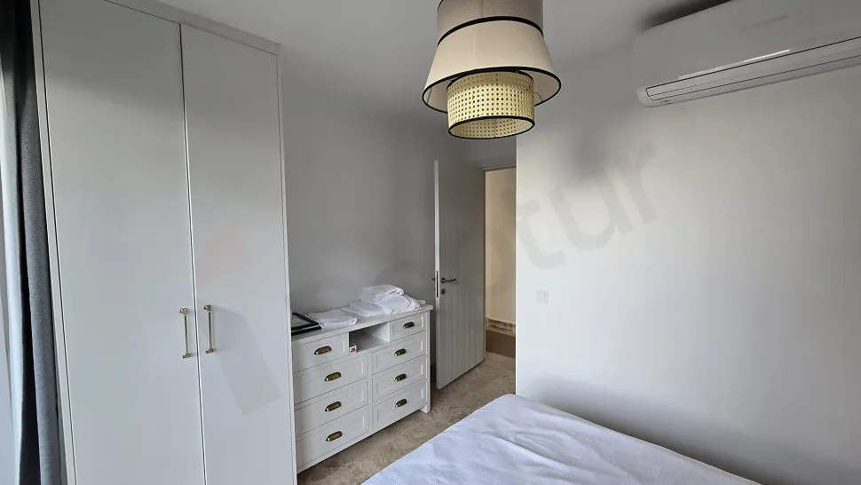 Muğla Milas'ta Taşınmaya Hazır, Deniz ve Koy Manzaralı Satılık 3+1 Villa