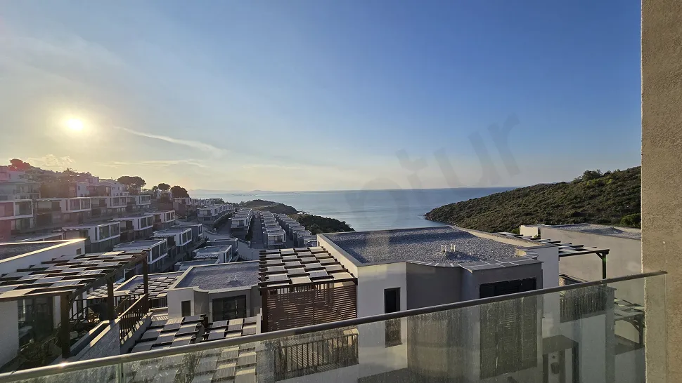 Muğla Milas'ta Taşınmaya Hazır, Deniz ve Koy Manzaralı Satılık 3+1 Villa