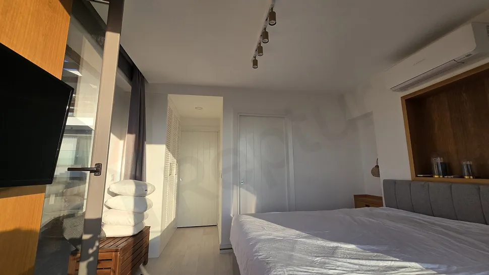 Muğla Milas'ta Taşınmaya Hazır, Deniz ve Koy Manzaralı Satılık 3+1 Villa