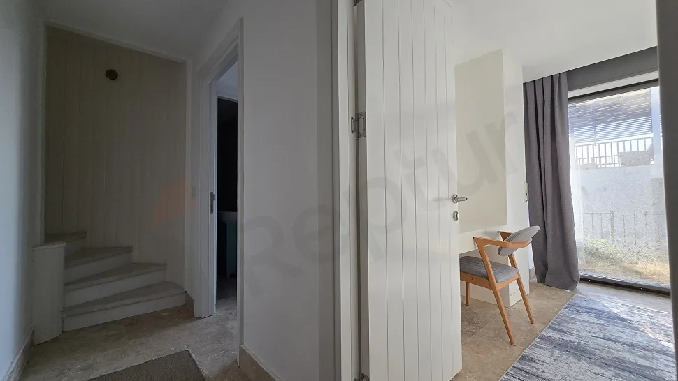 Muğla Milas'ta Taşınmaya Hazır, Deniz ve Koy Manzaralı Satılık 3+1 Villa