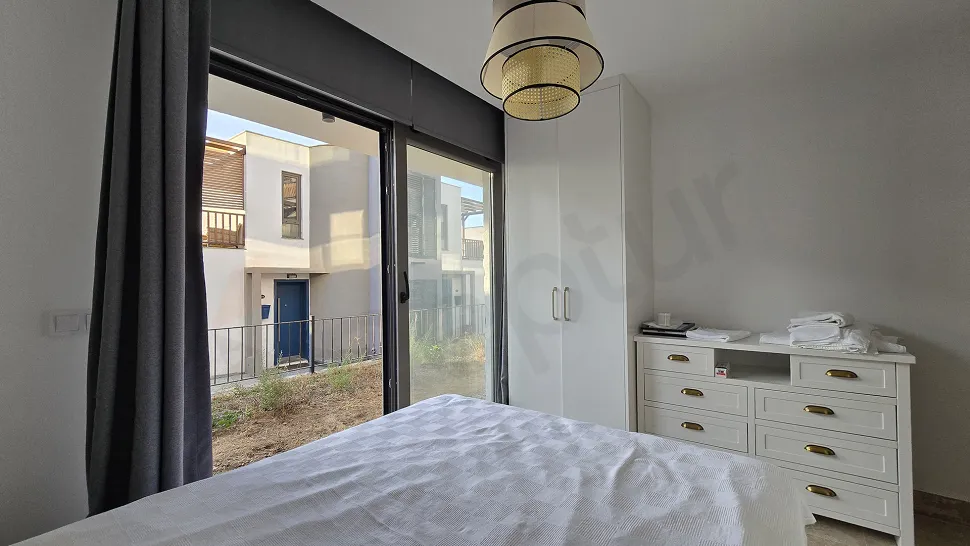 Muğla Milas'ta Taşınmaya Hazır, Deniz ve Koy Manzaralı Satılık 3+1 Villa