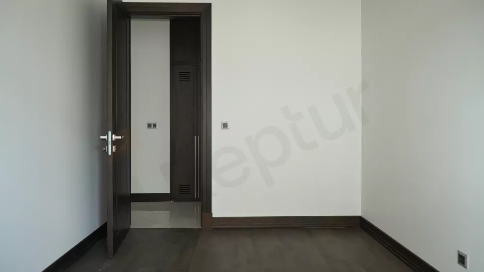 Beyoğlu'nda Sosyal Donatılı Satılık Geniş Lüks Site Dairesi