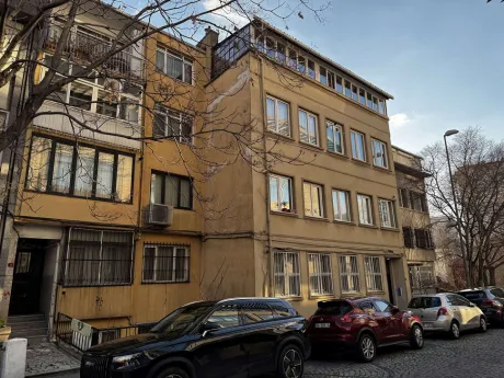 Nişantaşı ve Sahile Yürüme Mesafesinde, Tarihi Binada 2+1 Yatırım Fırsatı
