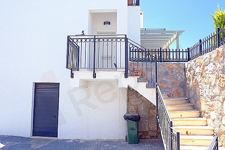 Villa daire giriş kapısı