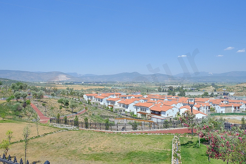 Bodrum'da panoramik manzaralı villa görseli.