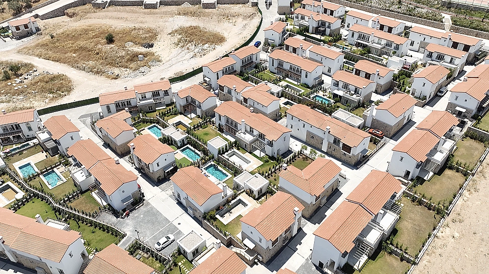 Bodrum'da panoramik manzaralı villa görseli.