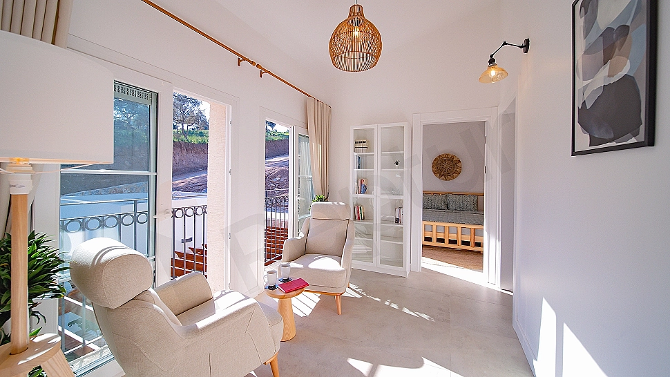 Bodrum'da deniz manzaralı villa görüntüsü.