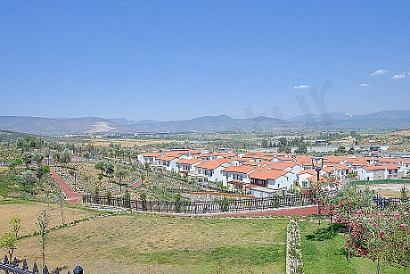Bodrum'da panoramik manzaralı eşyasız villa görseli.