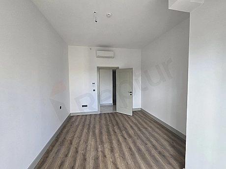 Modern yatak odası görseli.