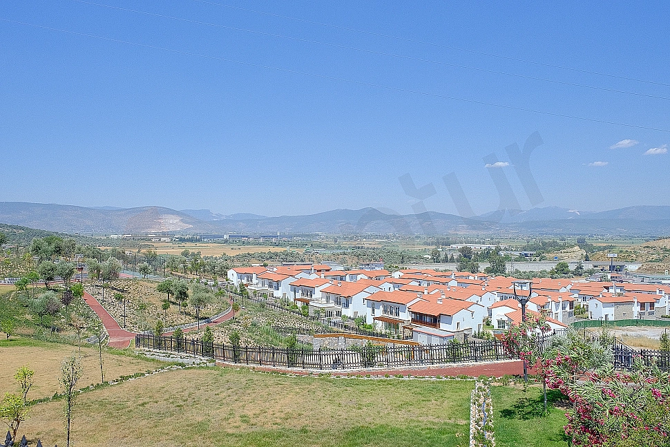 Bodrum'da deniz manzaralı villa fotoğrafı.