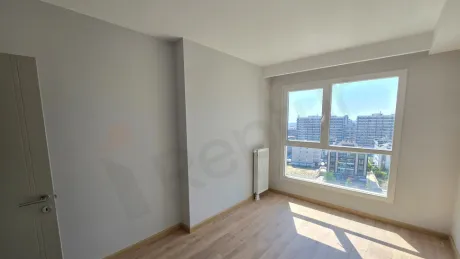 İstanbul Beylikdüzü'nde modern tasarımlı, geniş ve aydınlık yatak odası görseli.