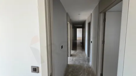 Modern tasarımlı daire içi merdiven görünümü