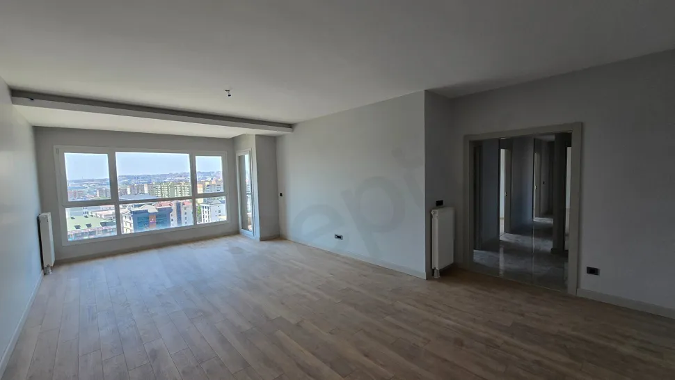 İstanbul Beylikdüzü'nde modern mimariye sahip geniş ve ferah bir dairenin oturma odası görseli.