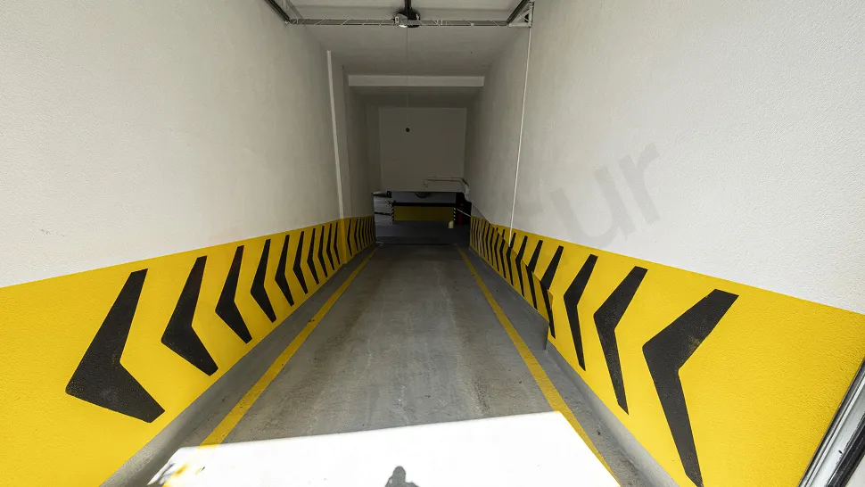 Modern ve geniş kapalı otopark alanı