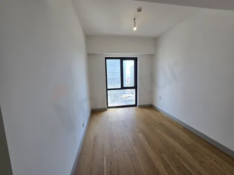 Şişli'de modern bir rezidans dairesinin ferah ve aydınlık yatak odası görünümü.
