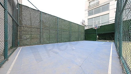 İstanbul Zeytinburnu'nda modern spor salonu görseli.