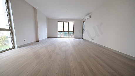 Topkapı'da Hemen Teslim 4+1 Aile Dairesi: Kapalı Mutfak, Çamaşır Odası ve Teraslı