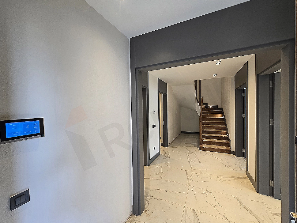 Başakşehir'de satılık eşyasız villa daire giriş fotoğrafı.