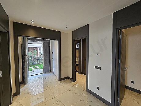 Villa giriş kapısı detayı