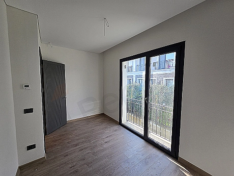 Başakşehir'de satılık eşyasız villa yatak odası iç mekan görseli.