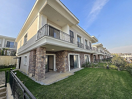 Başakşehir'de satılık villa dış cephe görseli.