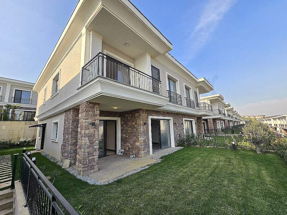 Başakşehir'de satılık villa dış cephe görseli.
