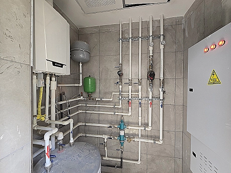BAHÇEŞEHİR'DE İNŞAAT FİRMASINDAN SATILIK 5+1 DUBLEKS VİLLA: 155 M² BAHÇE VE VADİ MANZARALI