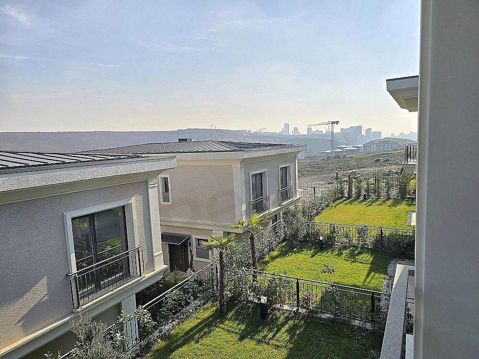 Başakşehir'de satılık villa manzara görüntüsü.