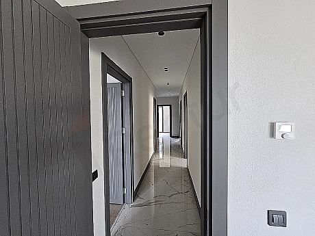 Başakşehir satılık villa koridor iç mekan fotoğrafı.