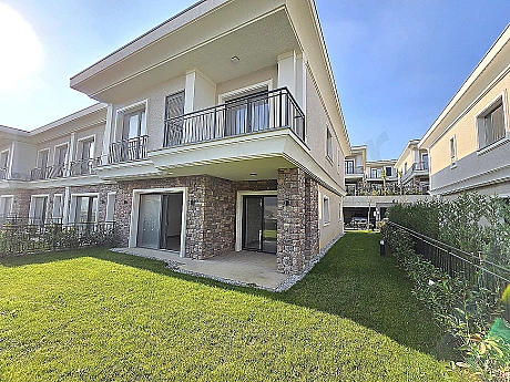 BAHÇEŞEHİR VİLLALAR BÖLGESİNDE | 2. KATTAN VADİ MANZARALI | 155 M² BAHÇELİ 5+1