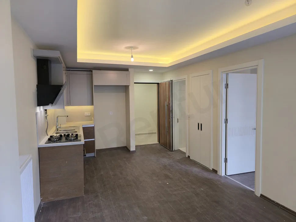 Modern tasarımlı geniş ve aydınlık yemek odası alanı.