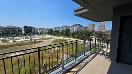 İstanbul Beylikdüzü'nde modern binaların ve yerleşim alanlarının geniş açılı panoramik şehir manzarası.