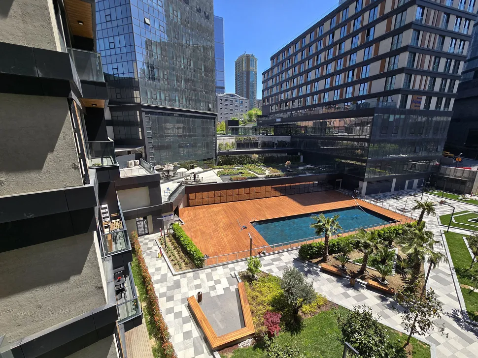 İstanbul Şişli'de yüksek bir rezidans katından panoramik şehir manzarası