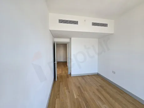 Şişli'de lüks bir rezidans projesinde yer alan modern ve ferah bir yatak odası iç mekanı.