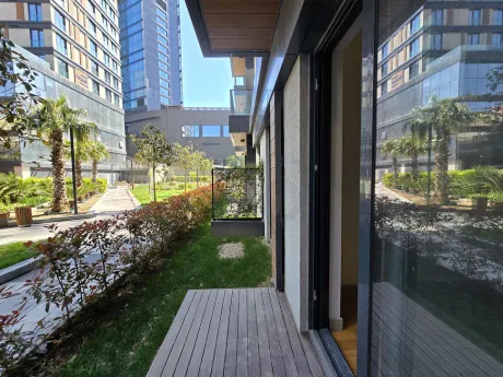 Şişli’de Dev Teraslı ve Otel Konforunda Aydınlık 1+1